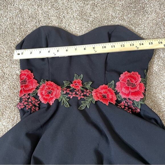 - B Darlin Juniors' Embroidered Strapless Fit & Flare Dress Size 11/12 bla… - Picture 5 of 11